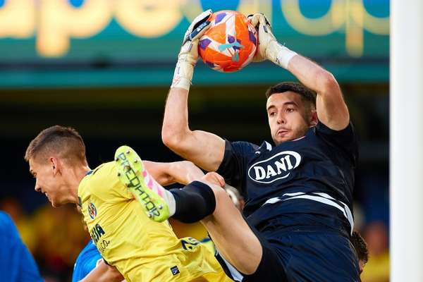 双雄梦碎！巴萨锁定西班牙天才门将，维拉财政危机恐失青训瑰宝