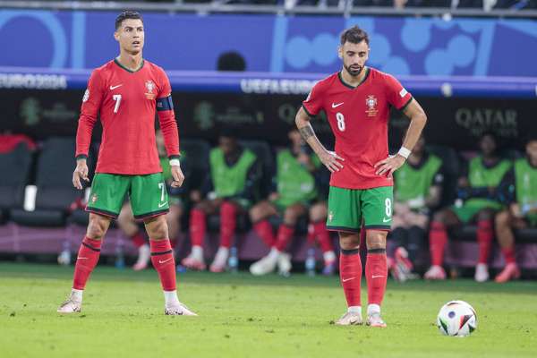 B费盛赞C罗国家队使命:传奇射手的进球本能永不改变