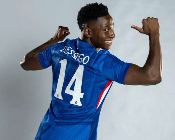 蓝军新援埃苏戈战袍敲定 14号承载未来十年期许